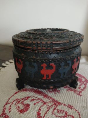 Cofanetto in legno intagliato